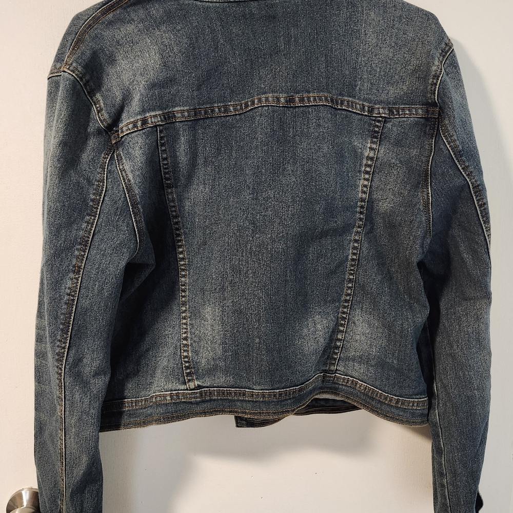 Cropped jean jacket - Picture 2 of 3